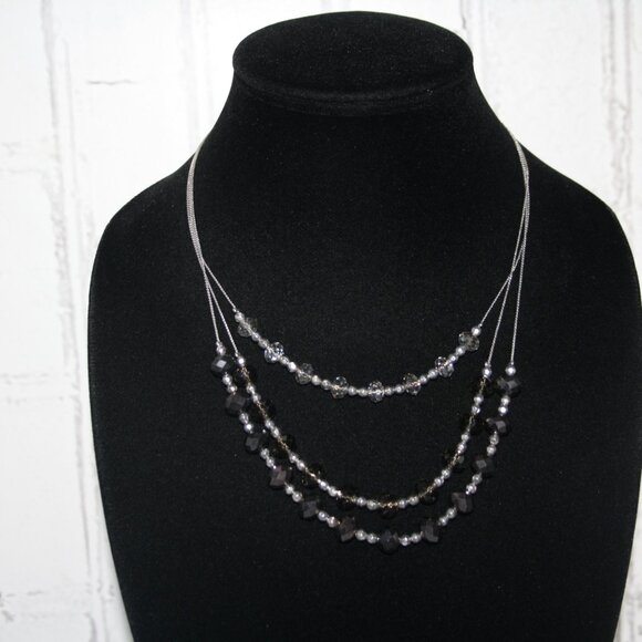 💚🖤✨ Beautiful Silver Layered Necklace w/ Green, Black + Silver Crystals ✨🖤💚 - Picture 6 of 6